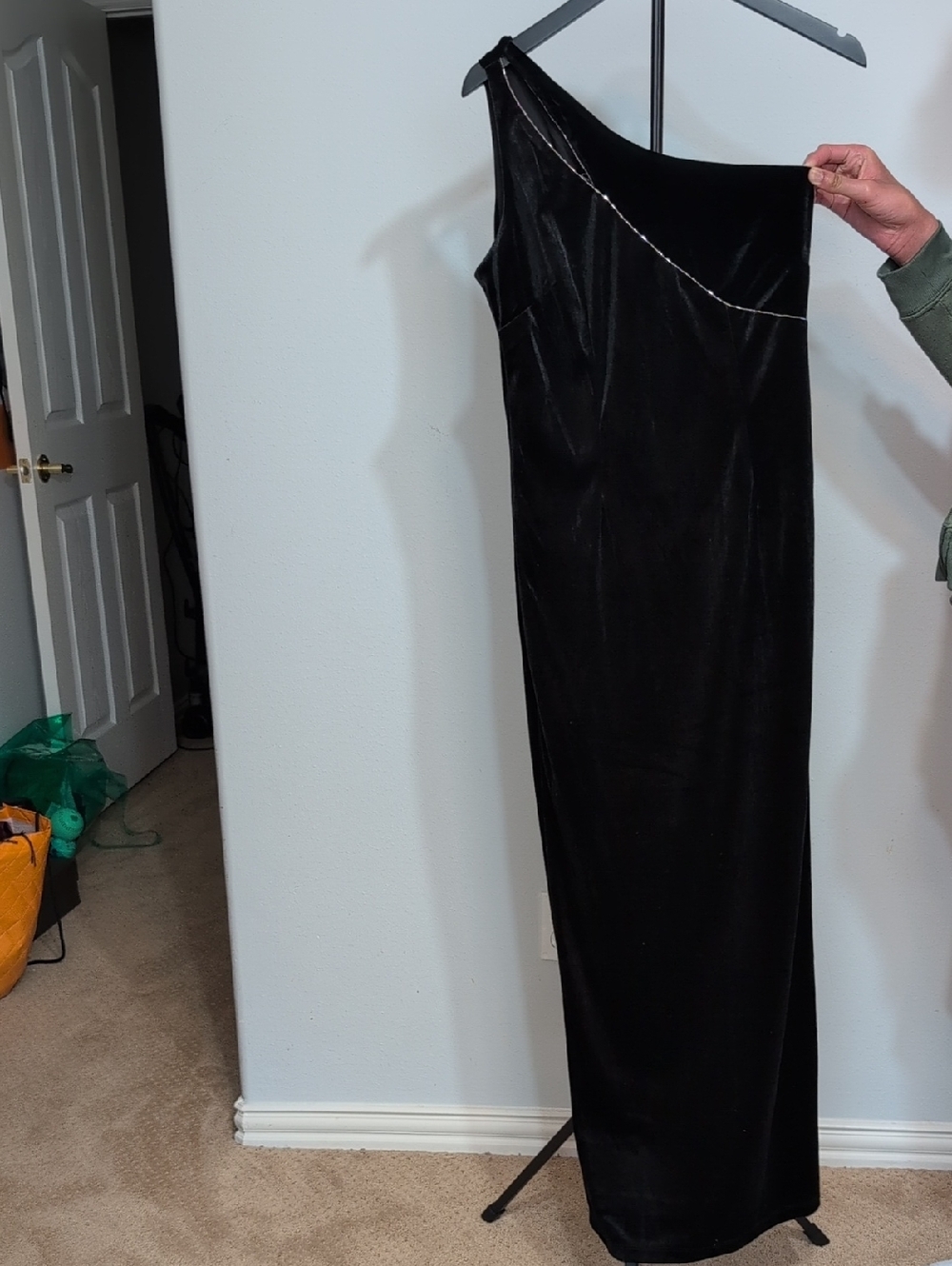 One-Shoulder Black Velvet Evening Gown